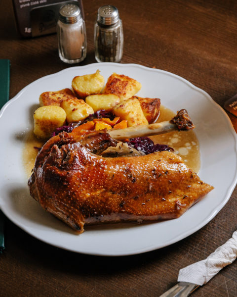 S příchodem listopadu se do restaurací Lokál vrací tradiční svatomartinská husa