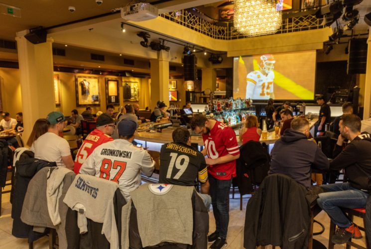 Hard Rock Cafe Praha: Super Bowl v centru Prahy