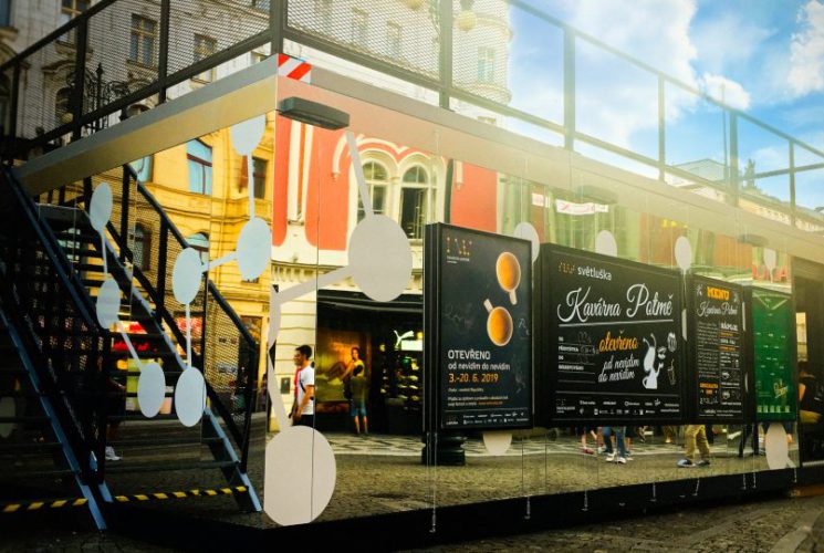 Kavárna POTMĚ: Jedinečný zážitek, který otevře vaše smysly