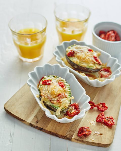 FOOD: Pečené avokádo a červená řepa s tvarůžky