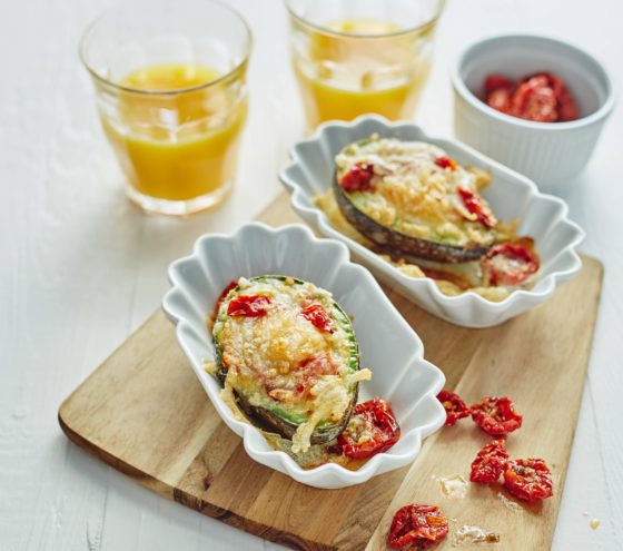 FOOD: Pečené avokádo a červená řepa s tvarůžky