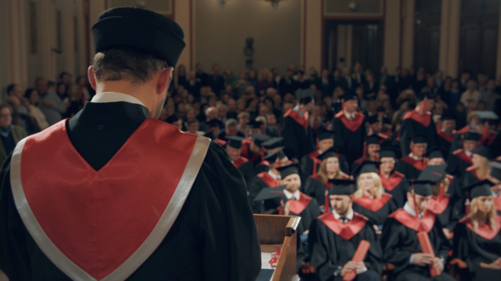 Nečekejte na povýšení. Připravte se na něj. Reálné příběhy našich absolventů!