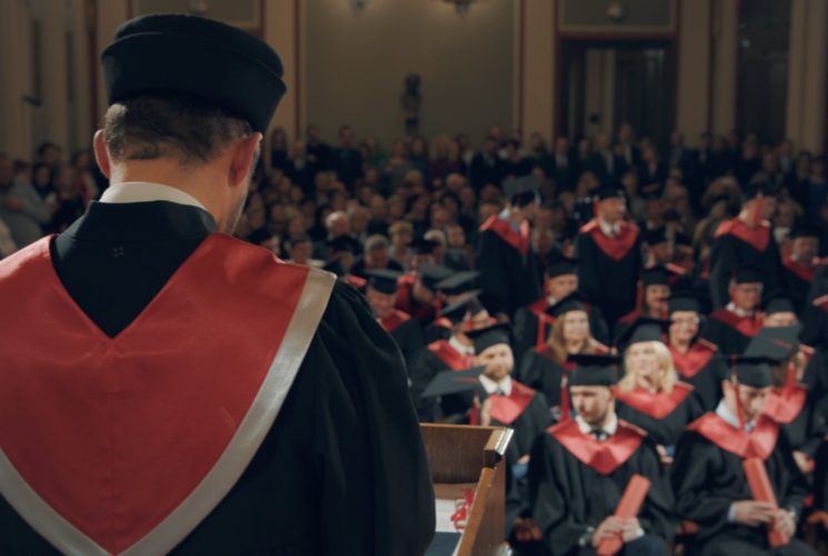 Nečekejte na povýšení. Připravte se na něj. Reálné příběhy našich absolventů!