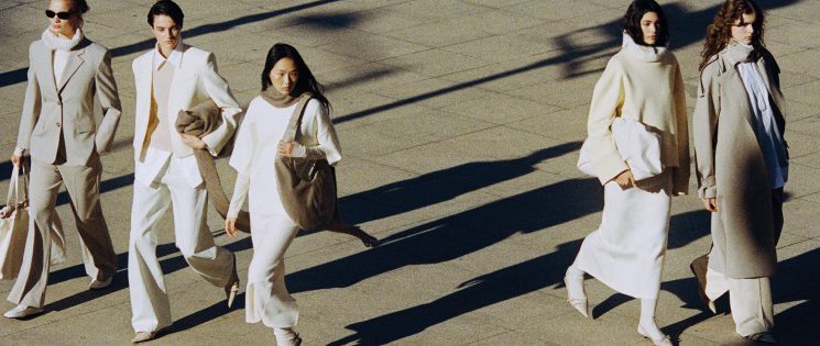 Hitem zimní sezóny jsou scarf coats