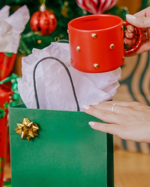 Starbucks má novou kavárnu v Metropoli na Náměstí Republiky