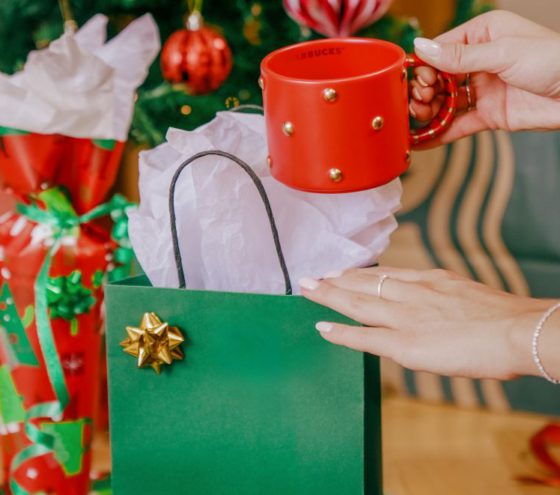 Starbucks má novou kavárnu v Metropoli na Náměstí Republiky