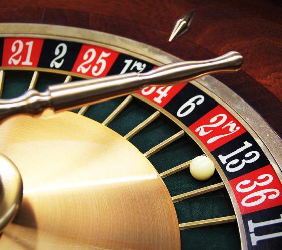 Jak média ovlivňují vnímání hazardu a sportovních sázek ve společnosti