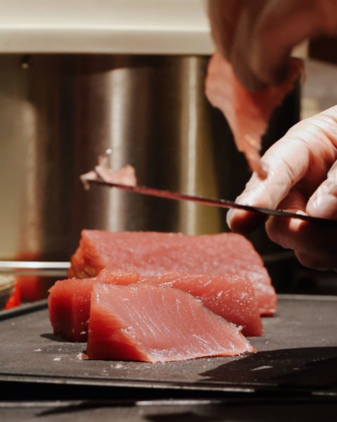 Pražská restaurace PRU58 zve na porcování tuňáka