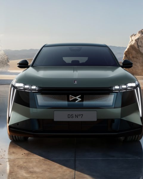 DS N°7: Francouzská elegance vstupuje do nové éry. Prémiové SUV bylo oficiálně odhaleno