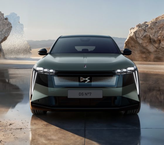 DS N°7: Francouzská elegance vstupuje do nové éry. Prémiové SUV bylo oficiálně odhaleno