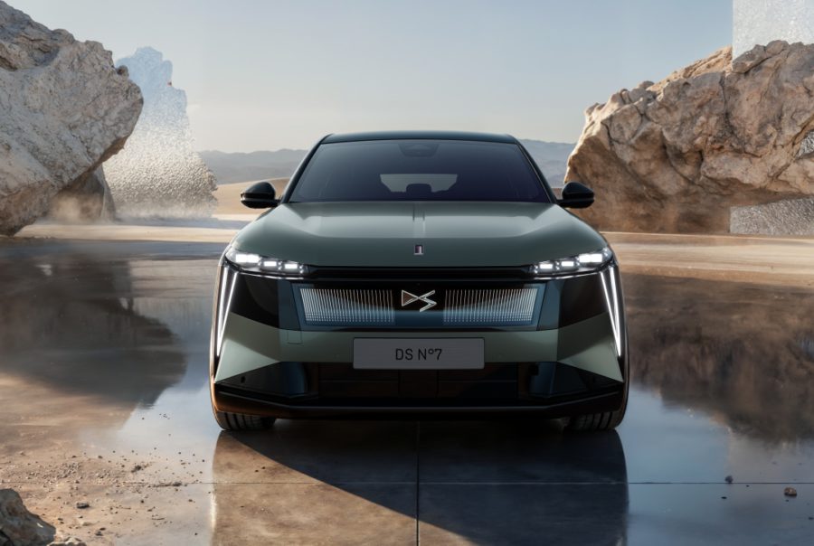 DS N°7: Francouzská elegance vstupuje do nové éry. Prémiové SUV bylo oficiálně odhaleno