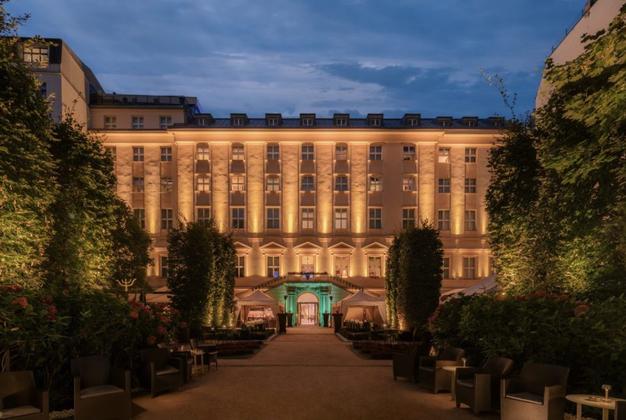 Ikonická zahrada hotelu The Grand Mark Prague se znovu otevře veřejnosti