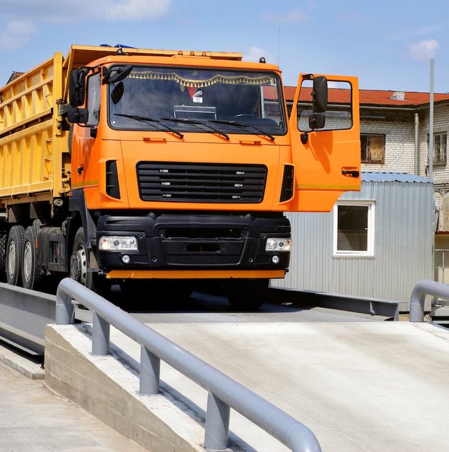 An orange truck with grain is weighed on the scales in the grain storage area Truck scales SSUCv3H4sIAAAAAAAEAH1Ry2rDMBC8F/oPRmcbZOTGds+l0FM/IPSgx8bZWLGKJKeE4H+vZNmgQ+lNM7M72tl9PD8VBRHcoSSvxSOigFHr2XnLPZop0LTceFDojUWuIxm5ZVWI89zPDly02CjJPQyhNpFb//7PMeFiF1YxdASJvBujCj6p4s3iNJIyq3Cz2CvITi/lP16f4gLSu79MPpzRYcTMKD2+9qx8gEne10RZUgsaeEp6TKVk/PFgr3n2GyowGeazQpOt4WYk17GBZc7fFiVOQ9Zm/BlsvtJwE3PNiMn4dRKSAhIVAkVYs7rt+o61bcMOtKcNJfudjBxR5bOm050xSPae8aiiU18zIdmJVg0VomrkS111jLIKBNQH1cNJCh42uPwCABXXIUcCAAA=